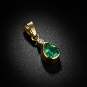 Esmeralda colombiana con diamante natural en oro 18K